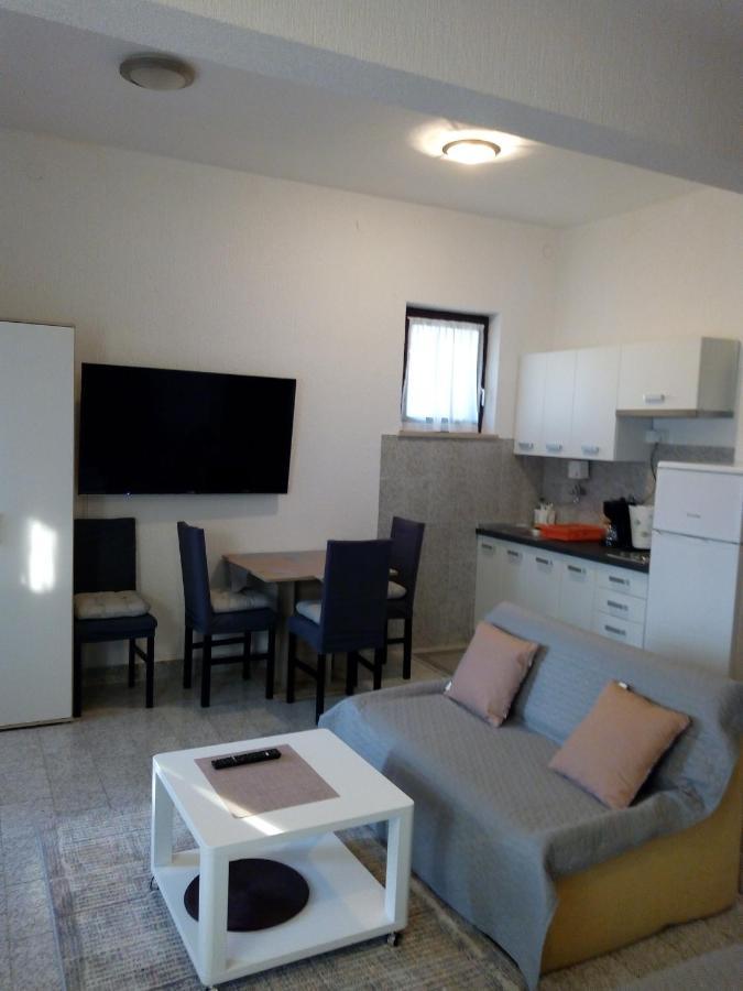 Apartmani Alma Pula Exterior foto