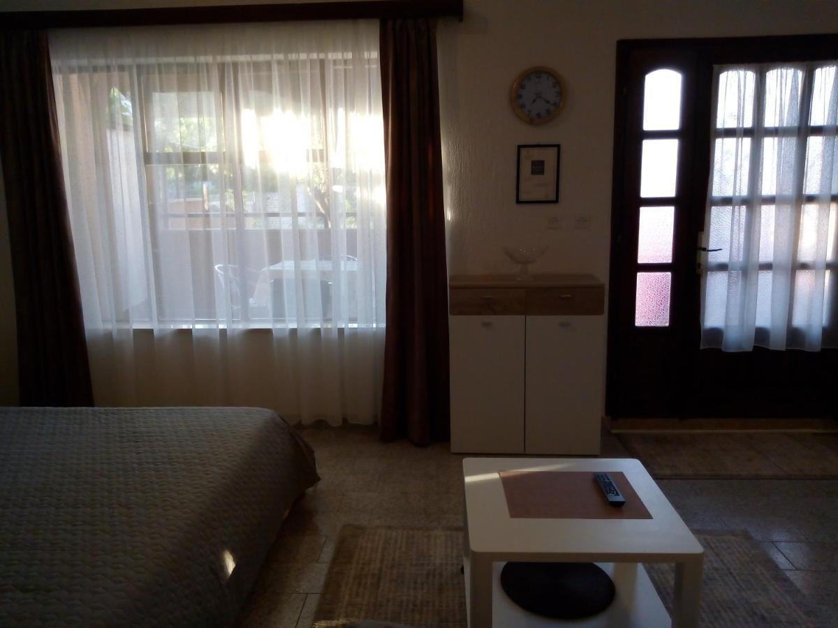 Apartmani Alma Pula Exterior foto